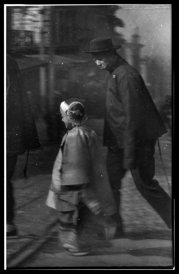 Paying New Year's calls, Chinatown, San Francisco LOC agc.7a55005