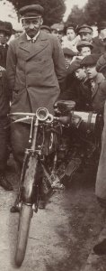 Paul Baras, au quatrième Critérium des Motocycles en 1900, d'Étampes à Chartres