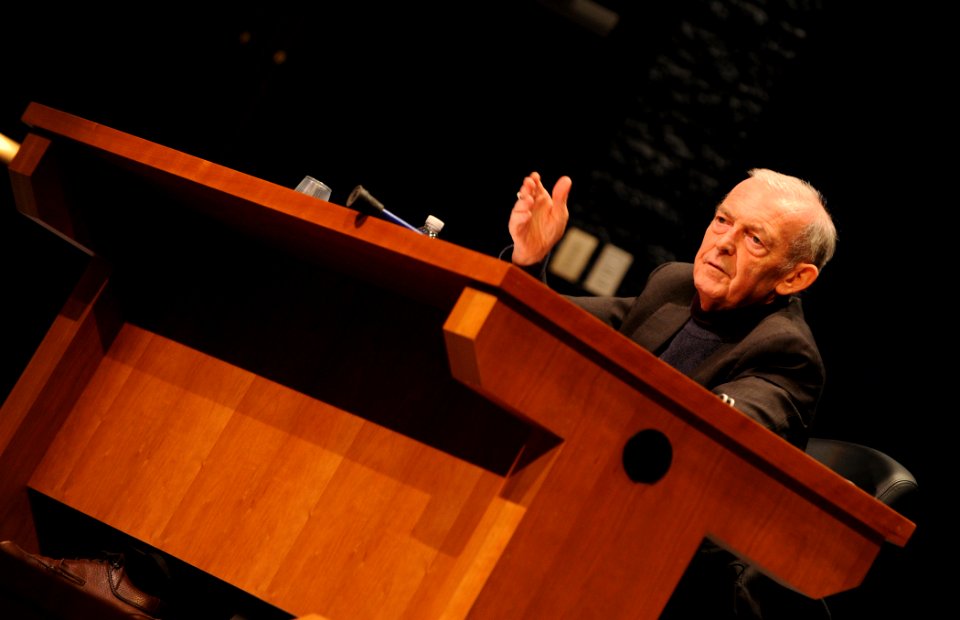 Paul M. Kennedy gives evening lecture 140128-N-PX557-099