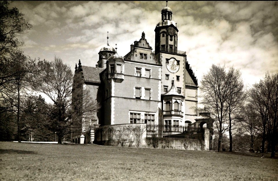 Pałac (zamek) w Reptach , Lata 1930-1939 ,