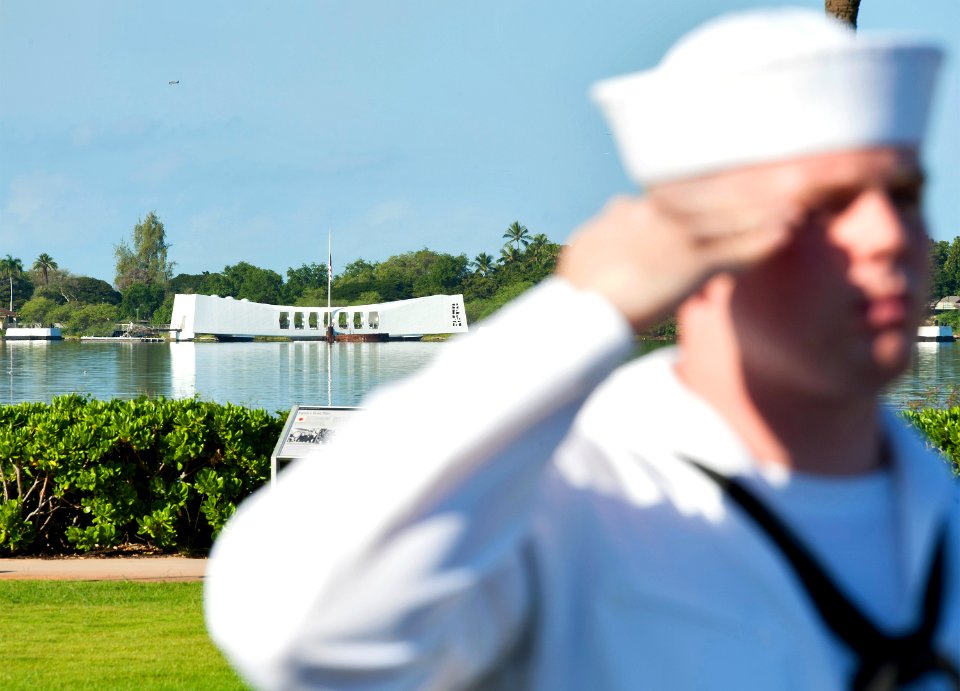 Pearl Harbor 72nd anniversary 131207-N-WF272-227