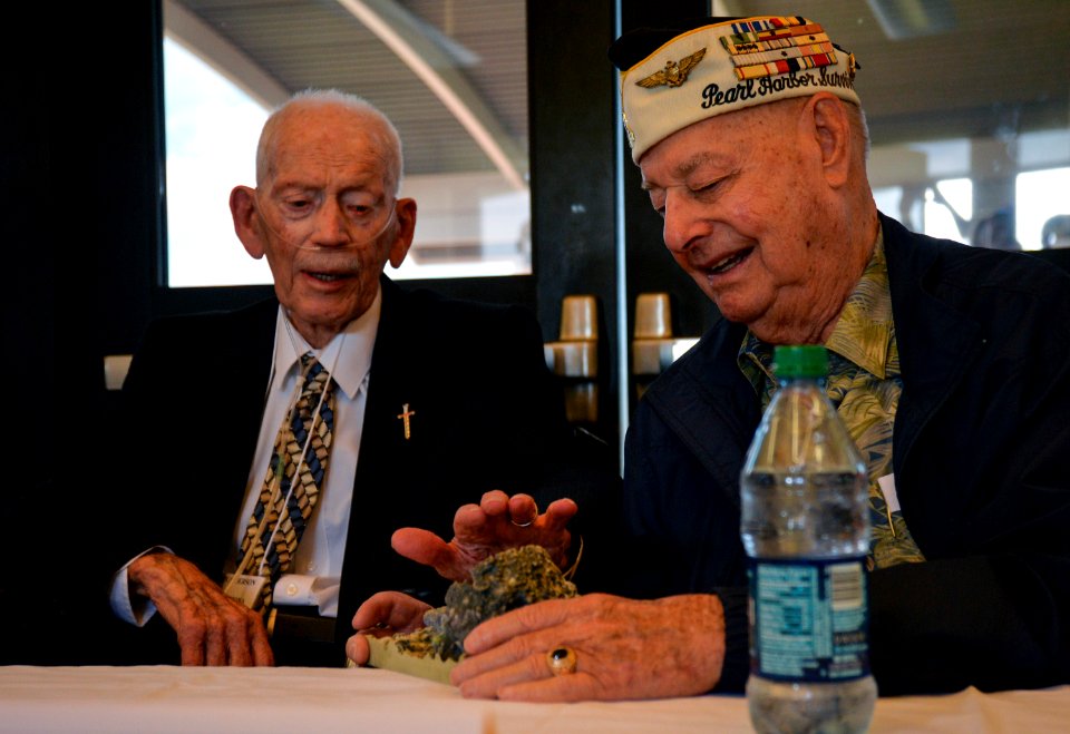 Pearl Harbor memorial 141202-N-GI544-290