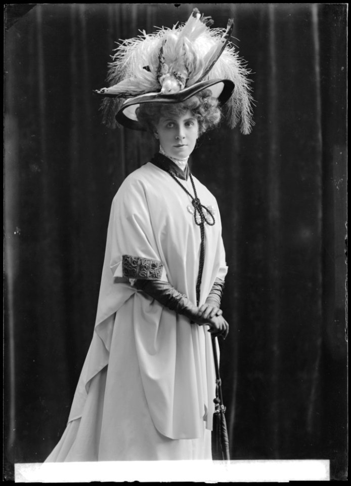 Pauline Brunius in Mannen och hans överman at Svenska teatern 1907 - SMV - NB119