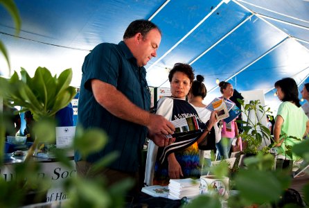 Pearl Harbor Navy Exchange Earth Day Expo 140418-N-IU636-114
