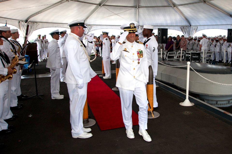 Pearl Harbor Sailors bid farewell to USS Port Royal Skipper 141031-N-IU636-181