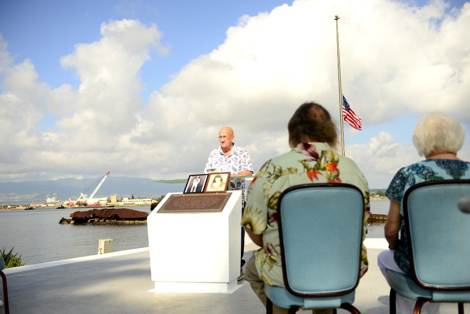 Pearl Harbor Survivor Remembered 160127-N-PA426-013