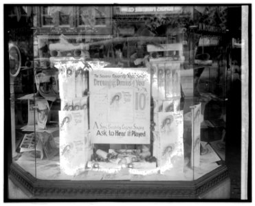 Pearson F.W. Woolworth window LCCN2016851867