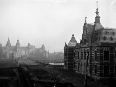 Paulus Potterstraat 13 (rechts) Jacob Olie (max res) (cropped) photo