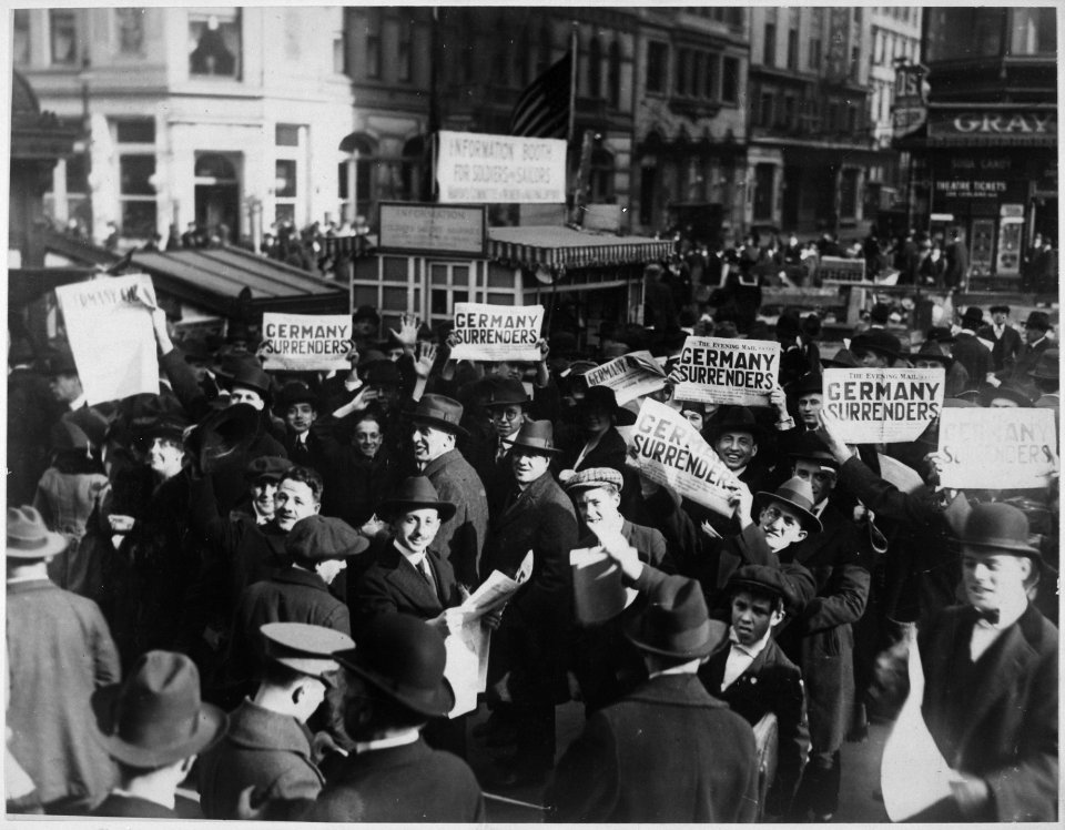 Peace rumor, New York. Crowd at Times Square holding up Extras telling about the signing of the Armistice. The... - NARA - 533477