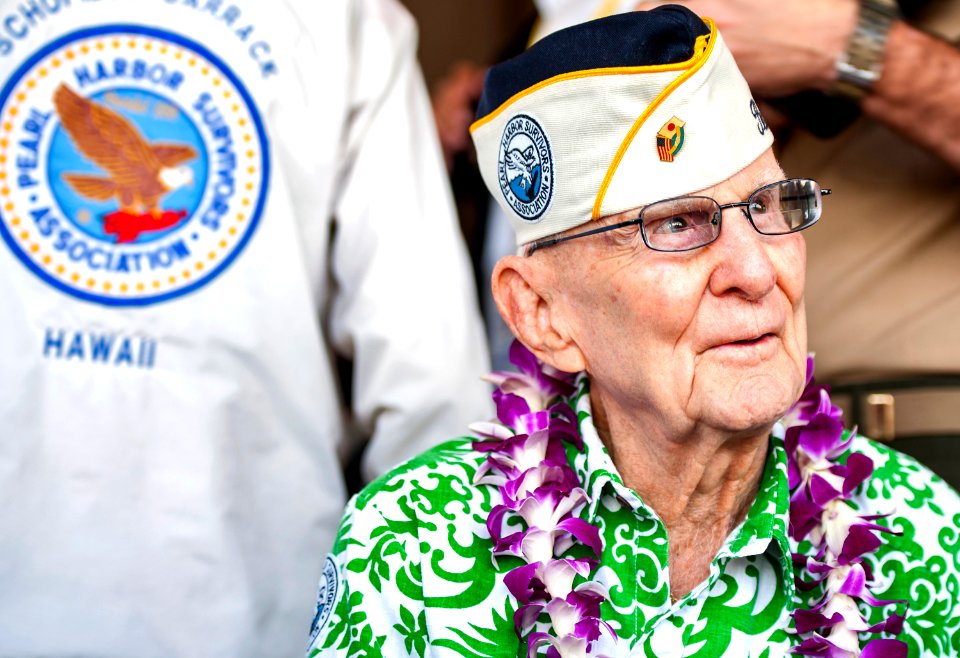 Pearl Harbor 72nd anniversary 131207-N-WF272-012
