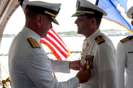 Pearl Harbor Sailors bid farewell to USS Port Royal Skipper 141031-N-IU636-081