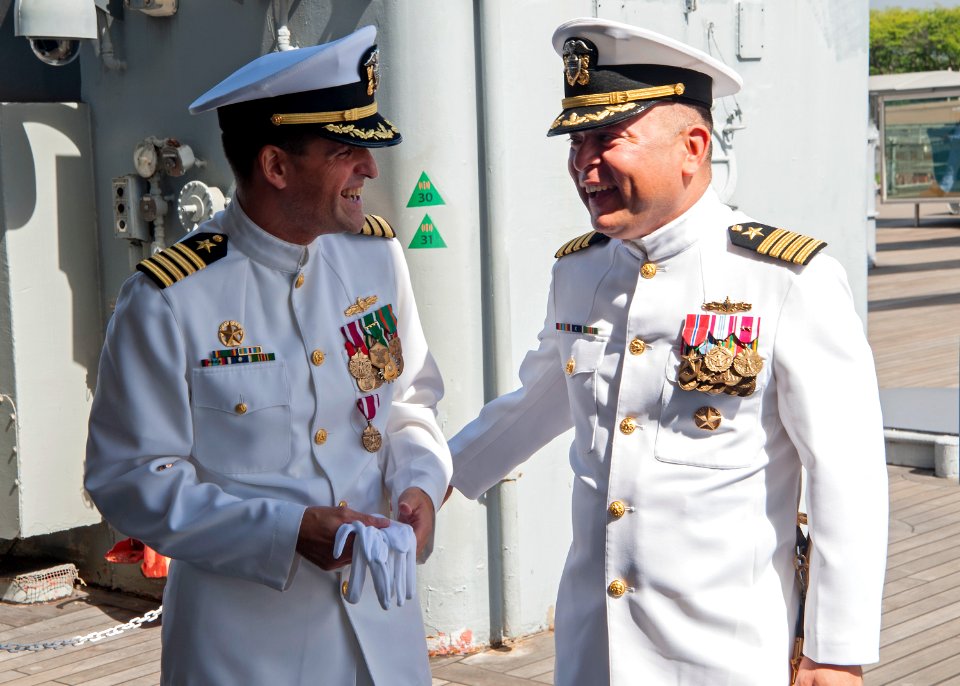 Pearl Harbor Sailors bid farewell to USS Port Royal Skipper 141031-N-IU636-204