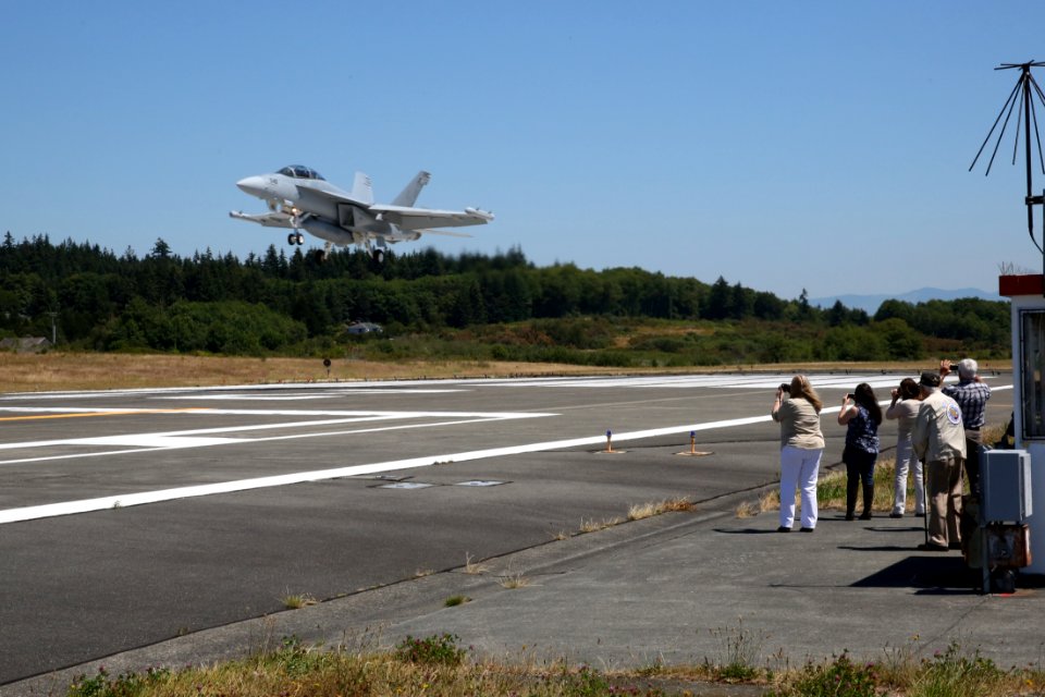 Pearl Harbor Survivor Tours NAS Whidbey Island 140711-N-DC740-026
