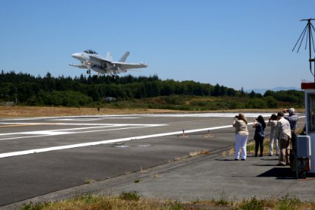 Pearl Harbor Survivor Tours NAS Whidbey Island 140711-N-DC740-026