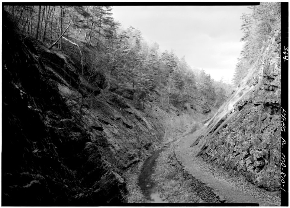 Paw Paw Tunnel North portal approach