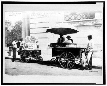 Peddlers - iced drinks and snacks - Aug. 7, 1908 LCCN2003654885