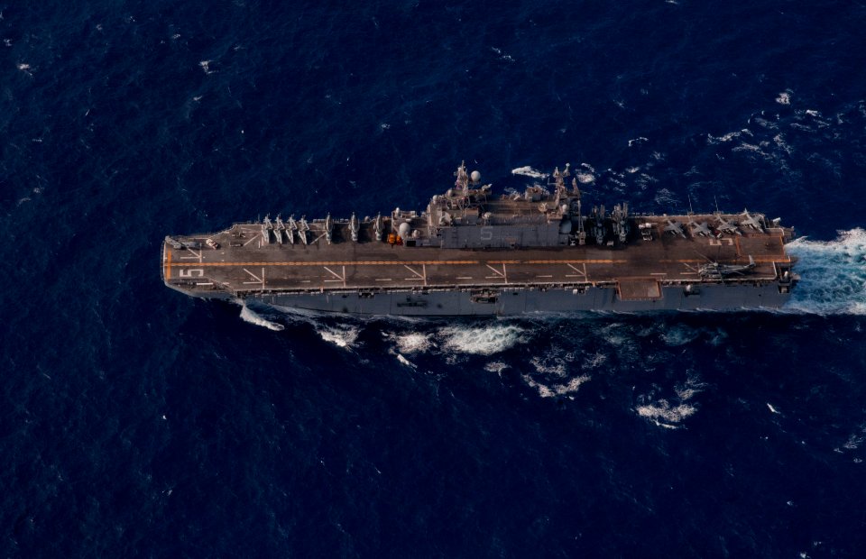 Peleliu Amphibious Ready Group Transits in Formation 120922-N-HF252-221