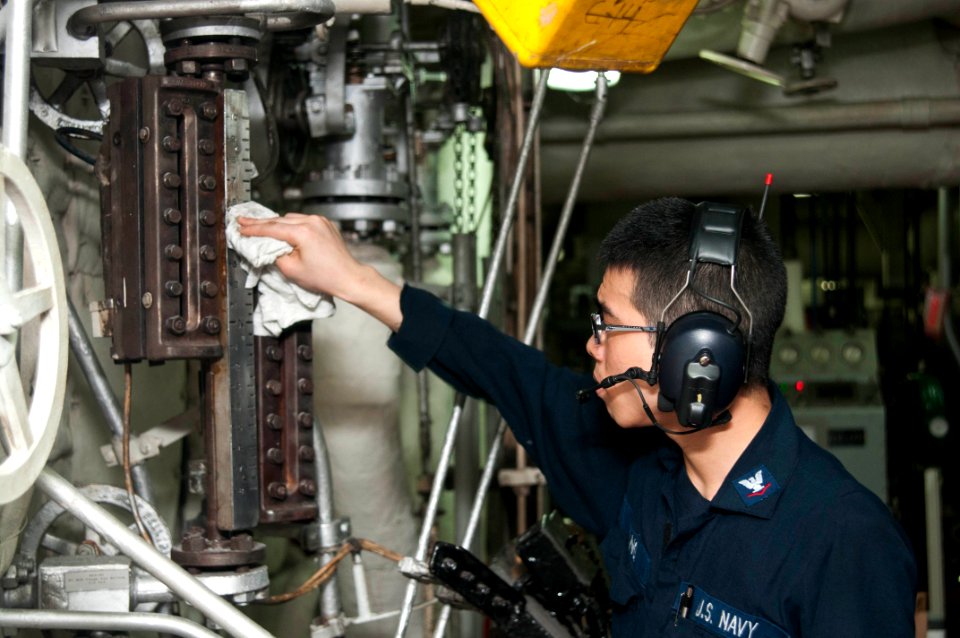 Peleliu conducts engineering drills 130318-N-ZM744-076