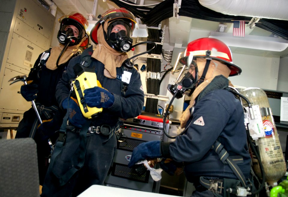 Peleliu conducts fire drill 120817-N-HF252-034