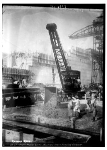 Pedro Miguel locks. Auxillary crane dumping concrete, Panama Canal. LCCN2014689032