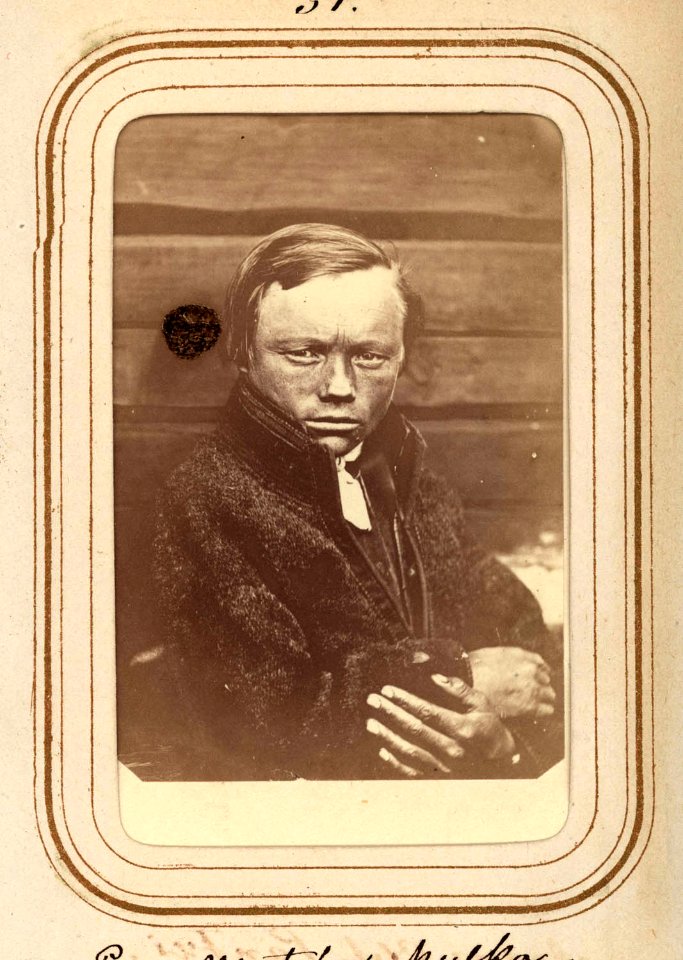 Pava Matsson Mulka, 18 år, same från Jokkmokk. Lotten von Düben 1868 - Nordiska Museet - NMA.0033117 1