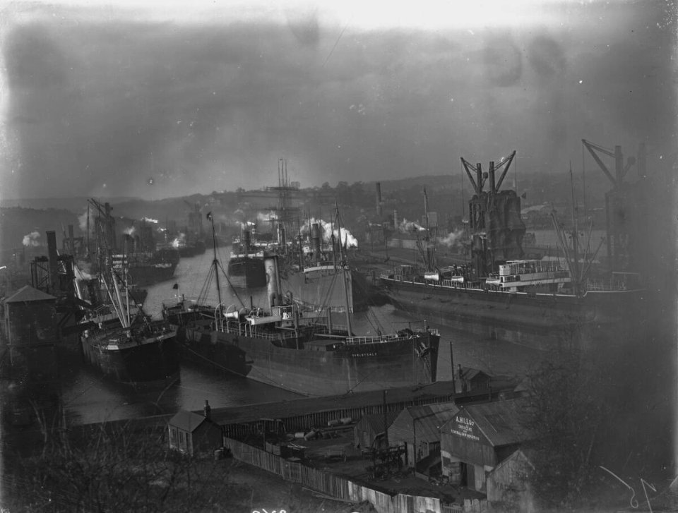 Penarth Dock looking down (4641517)