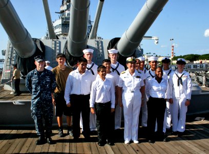 Pearl Harbor 72nd anniversary 131207-N-WX111-178