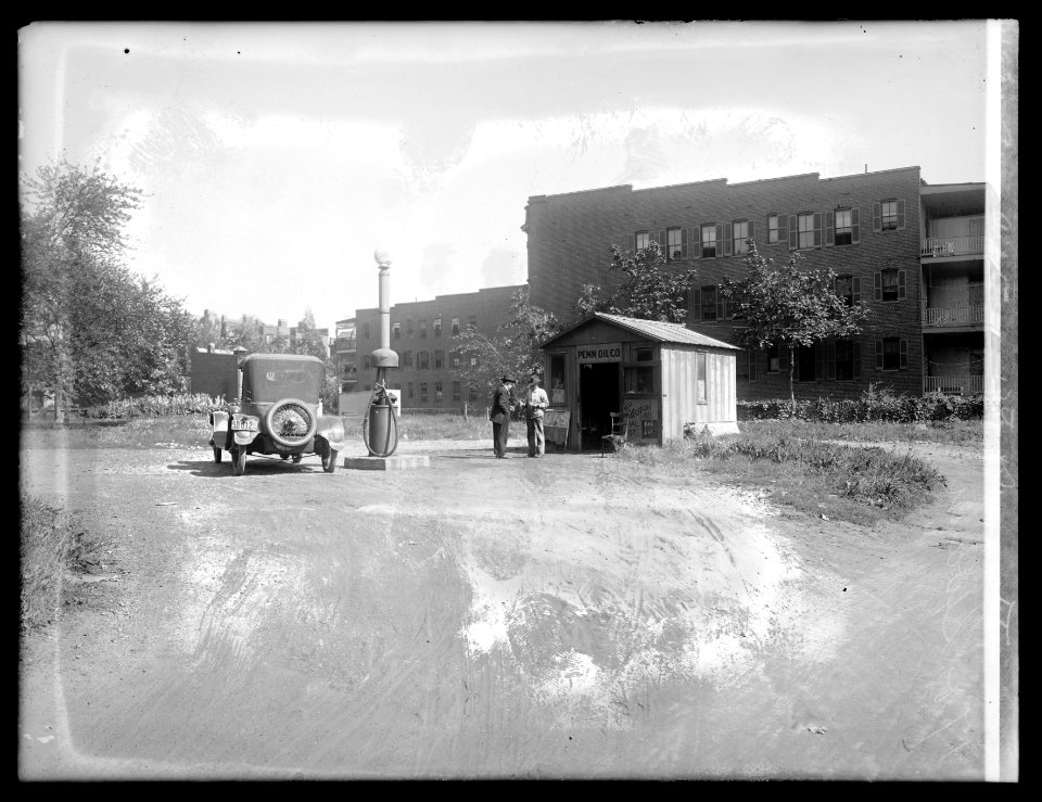 Penn Oil Co., 17th & (...) station, (Washington, D.C.) LCCN2016827041