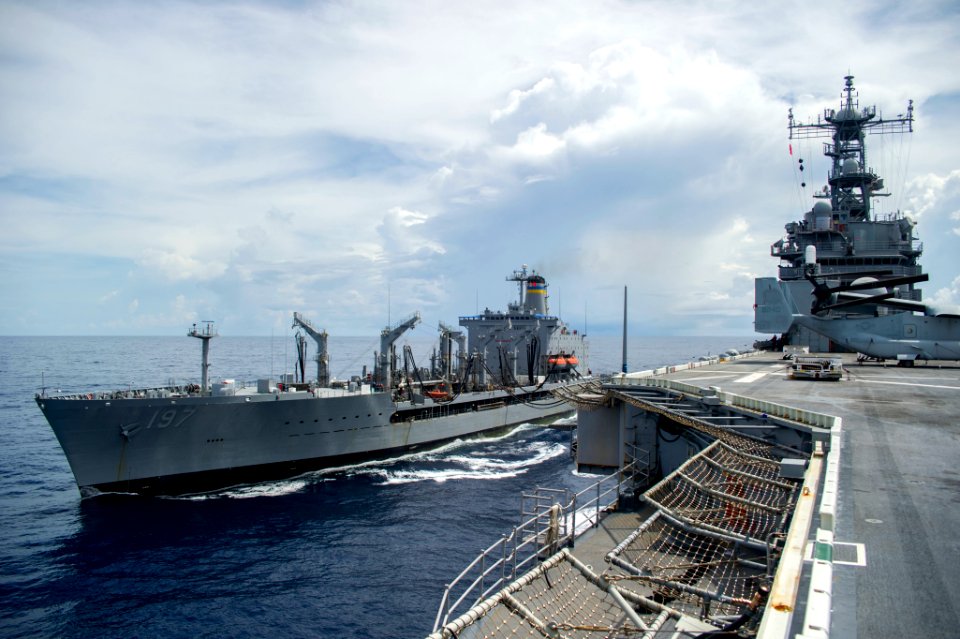Peleliu conducts final RAS 141119-N-EH218-225