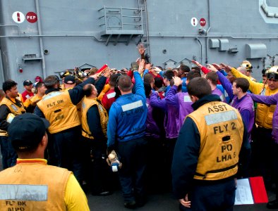 Peleliu conducts flight deck fire drill 120824-N-HF252-007