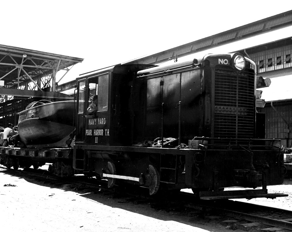 Pearl Harbor Naval Shipyard diesel locomotive, circa in the early 1940s (NH 117872)