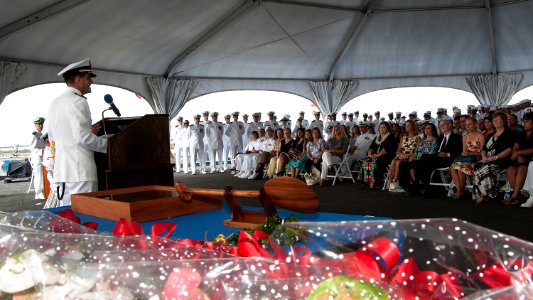 Pearl Harbor Sailors bid farewell to USS Port Royal Skipper 141031-N-IU636-108