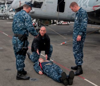 Peleliu practices mass casualty scenario 120608-N-LQ926-015