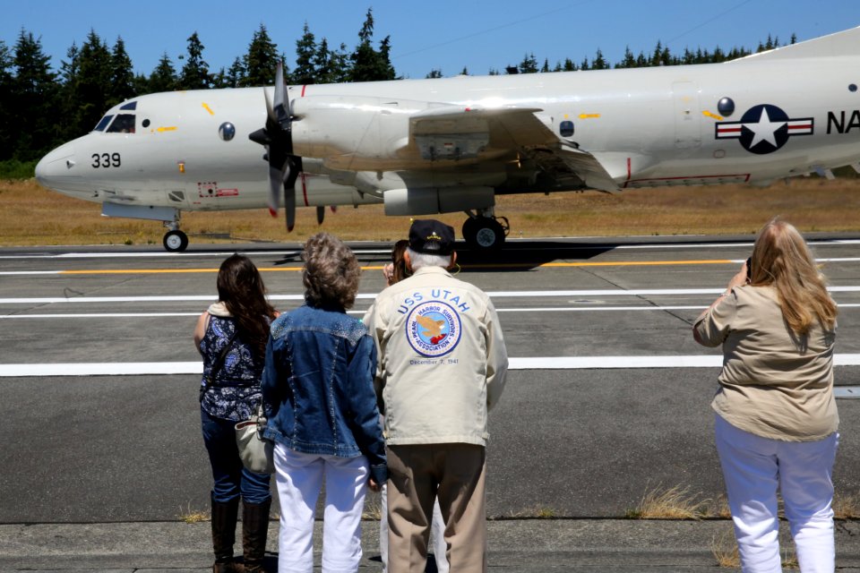 Pearl Harbor Survivor Tours NAS Whidbey Island 140711-N-DC740-028