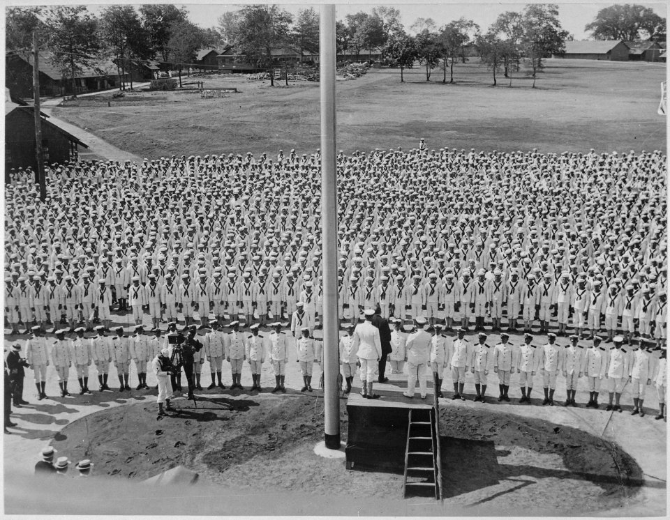 Pelham Bay sailors celebrate Independence Day. Secretary of the Navy Daniels making a patriotic speech to the officers a - NARA - 533707