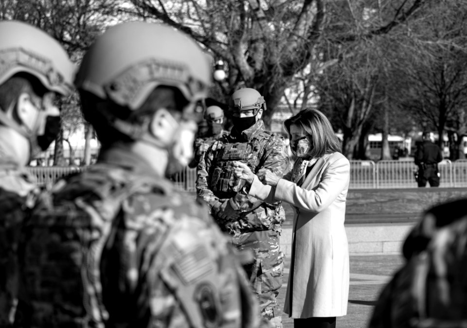 Pelosi thanking National Guardsmen protecting capitol during the second impeachment of Donald Trump (1)