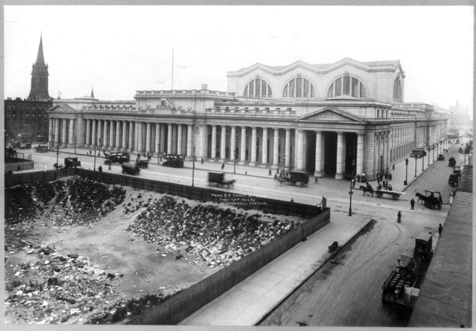 Pennsylvania Railroad Station, New York City, from 6th Ave. LCCN2004670834