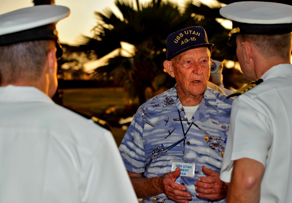 Pearl Harbor 71st Anniversary 121206-N-WF272-068