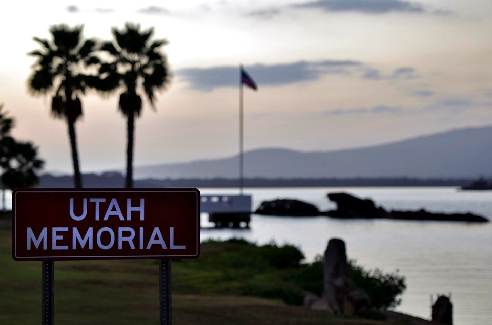 Pearl Harbor 71st Anniversary 121206-N-WF272-096