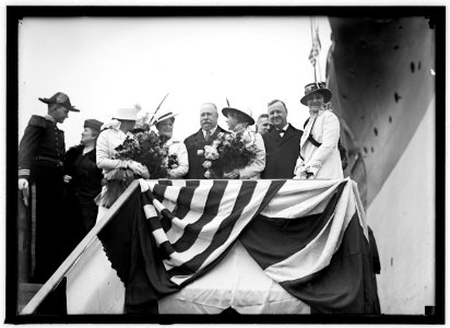 PENNSYLVANIA, U.S.S. LAUNCHING, NEWPORT NEWS, VA. CHRISTENING STAND AND BOW OF SHIP LCCN2016866228