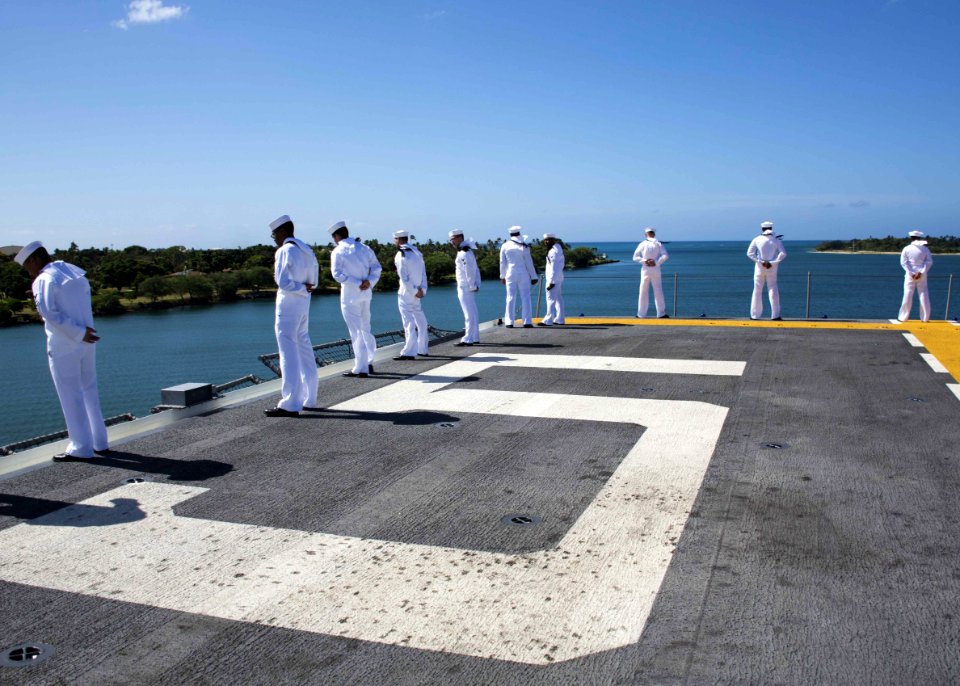 Peleliu departs Pearl Harbor-Hickham 140805-N-EH218-071