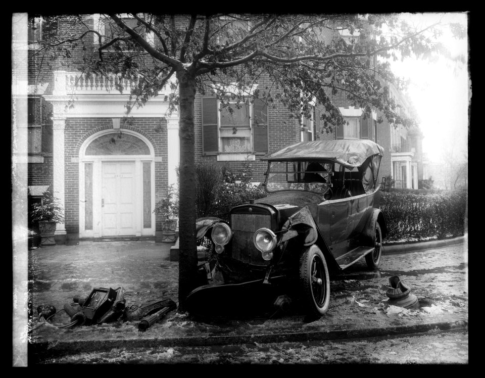Penrose car, accident LCCN2016823573