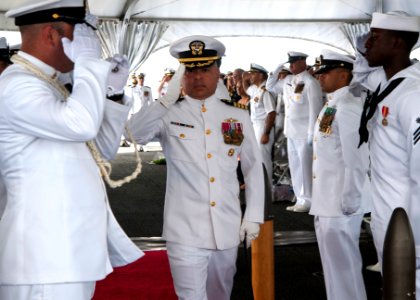 Pearl Harbor Sailors bid farewell to USS Port Royal Skipper 141031-N-IU636-187