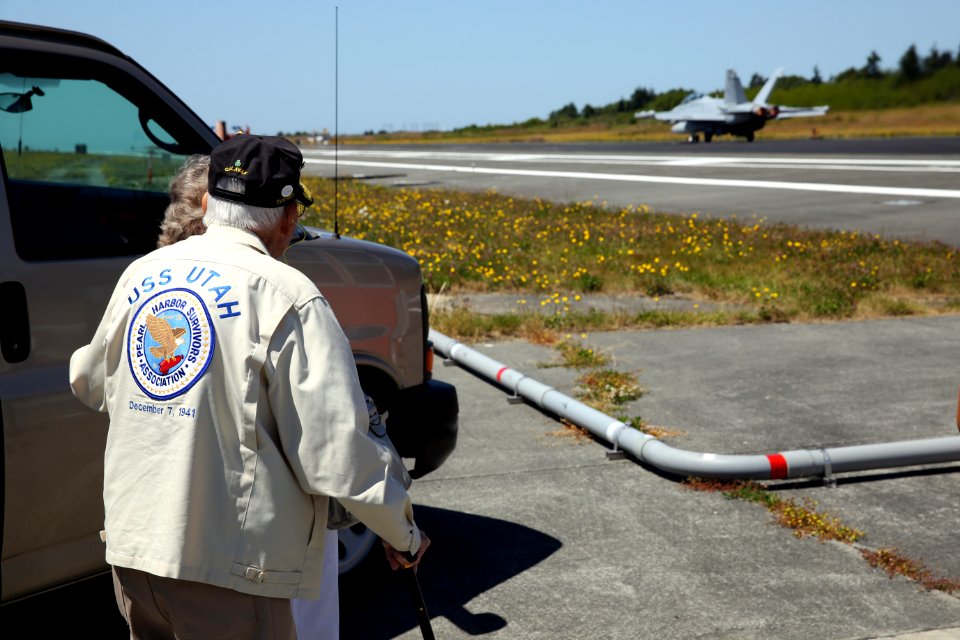 Pearl Harbor Survivor Tours NAS Whidbey Island 140711-N-DC740-008