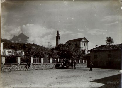Pedavena nordwestlich Feltre, Rathausplatz. (BildID 15643896)