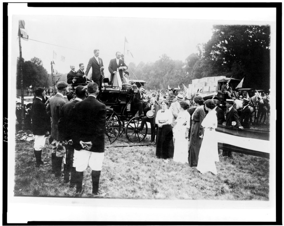 People and horse-drawn wagons at horse show, Rock Creek Park, Washington, D.C. LCCN92513253