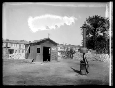 Penn Oil Co., Col. Rd. station bet. 17 & 18, (Washington, D.C.) LCCN2016823365