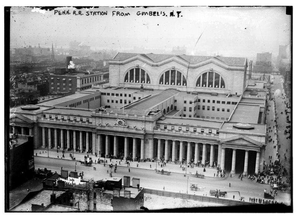 Penn. RR Station from Gimbel's N.Y. LCCN2014689690