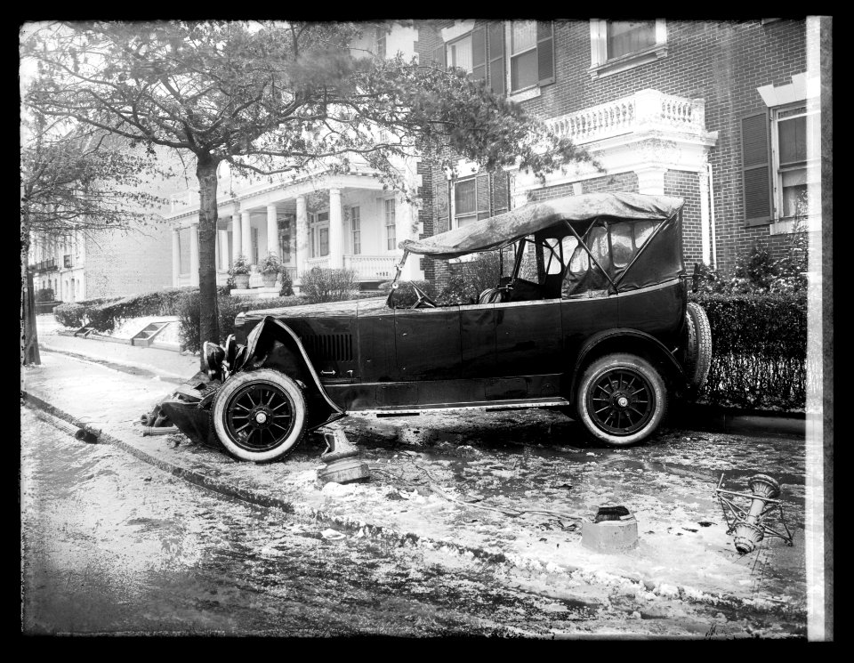 Penrose car, accident LCCN2016823574