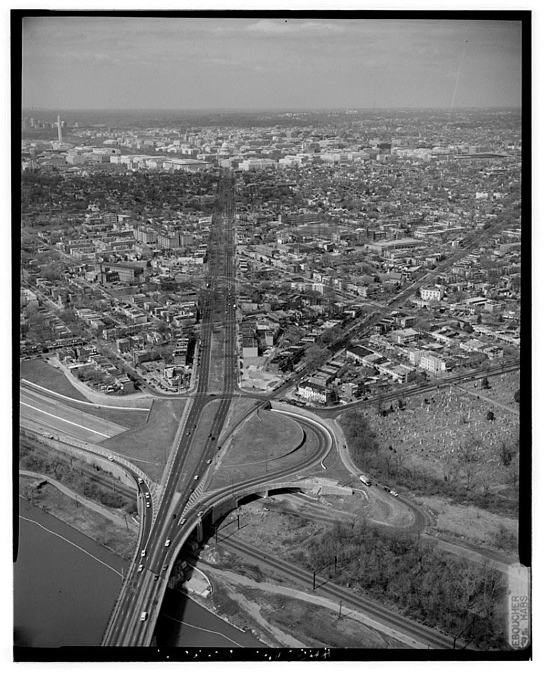 PENNSYLVANIA AVENUE CORRIDOR FROM THE ANACOSTIA RIVER